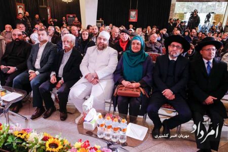 عطرافشانی و گلباران مزار شهدای ادیان توحیدی، آرامس...