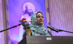 آغازگر یک پایان، در زادروز و به پیامبری رسیدن اشوز...